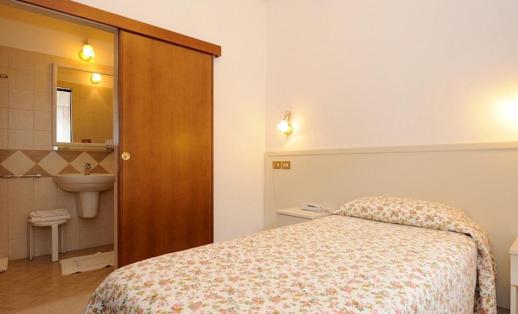 Hotel San Sebastiano Перуджа Номер фото