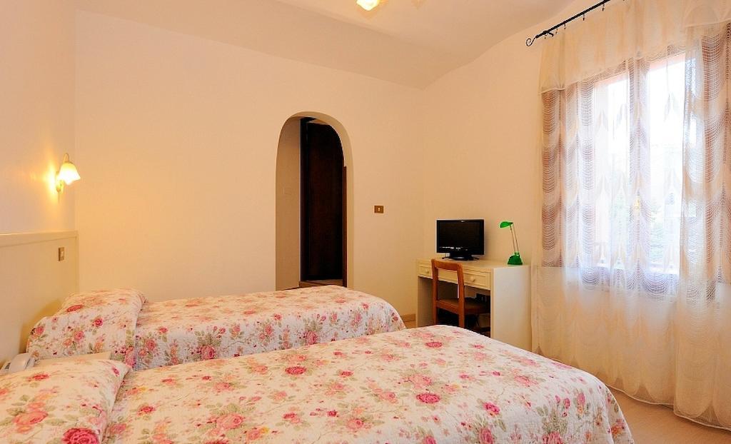 Hotel San Sebastiano Перуджа Номер фото
