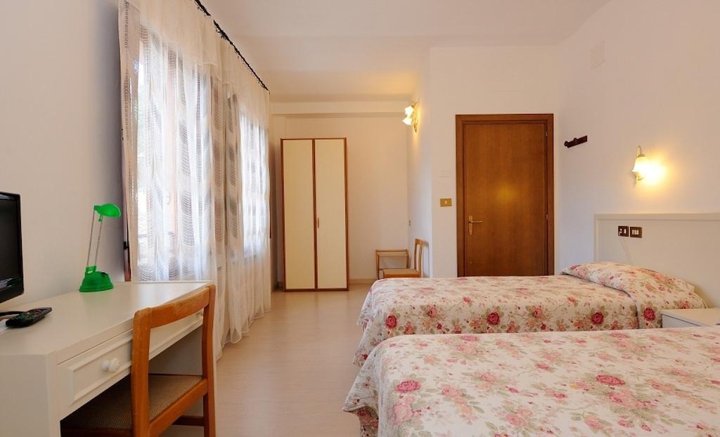 Hotel San Sebastiano Перуджа Номер фото