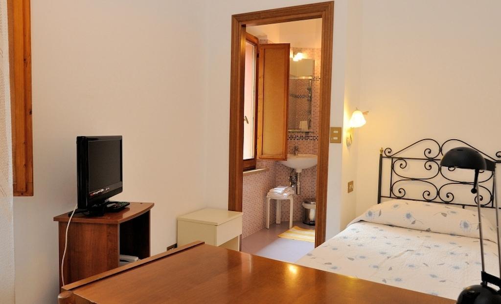 Hotel San Sebastiano Перуджа Номер фото