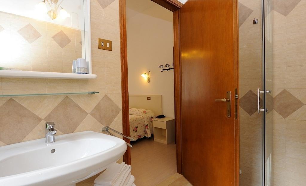 Hotel San Sebastiano Перуджа Номер фото