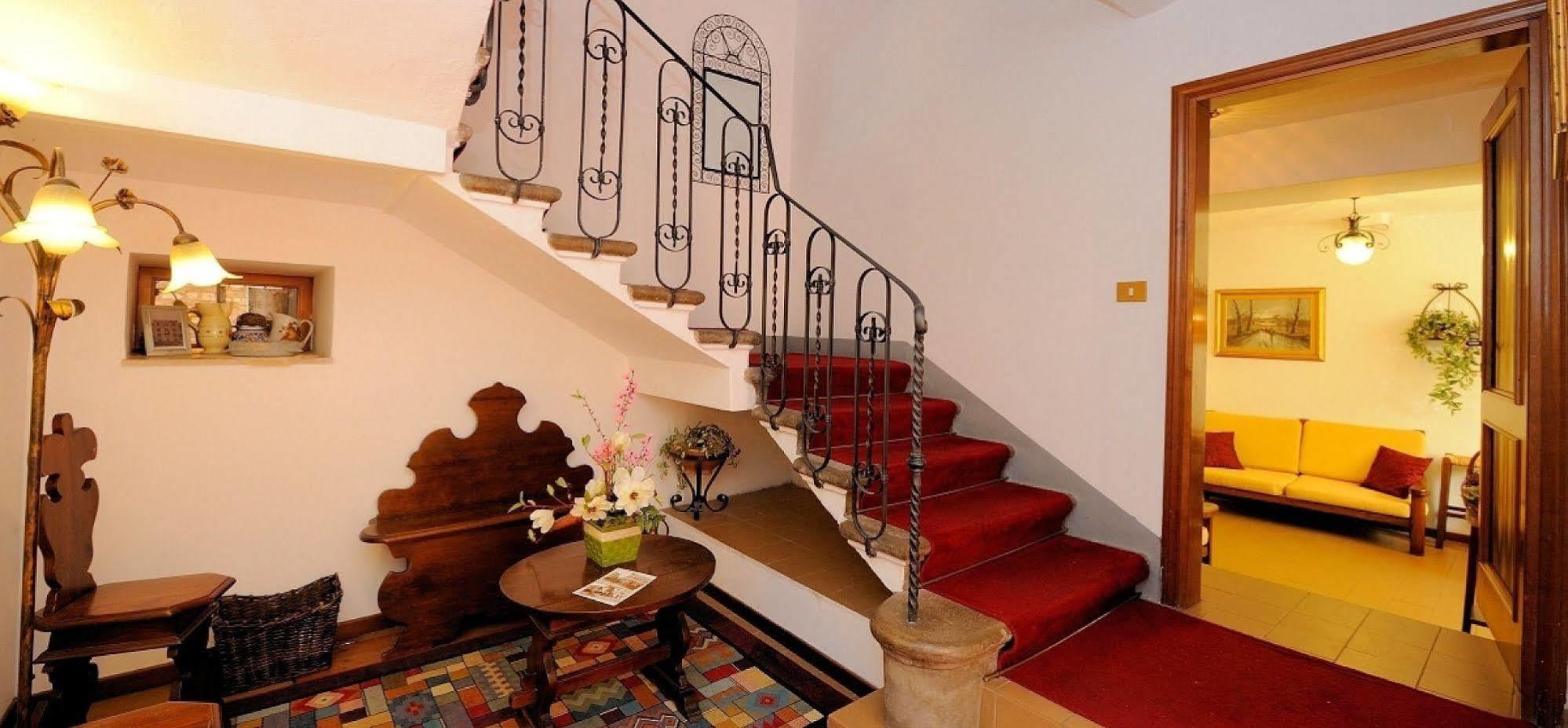 Hotel San Sebastiano Перуджа Екстер'єр фото